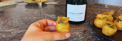 Kycklingkroketter med parmesan, bostongurka och kycklingskinn